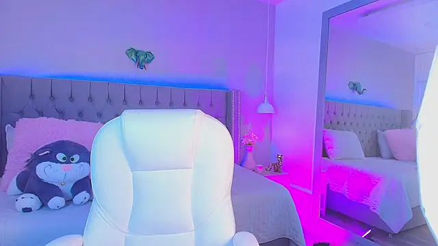 angelina honey  online show from May 6, 3:57 am
