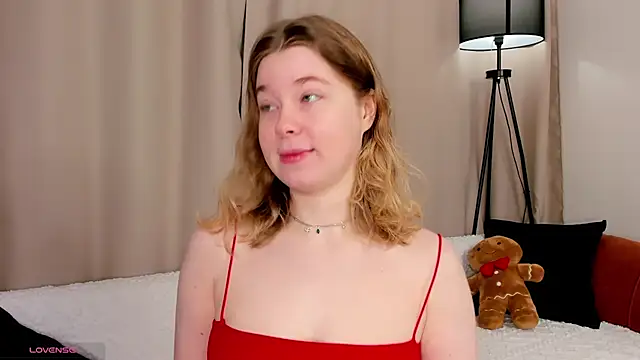 Snapshot of MaraaSwan chatting on April 3, 2:42 am MaraaSwan online show from April 3, 2:42 am