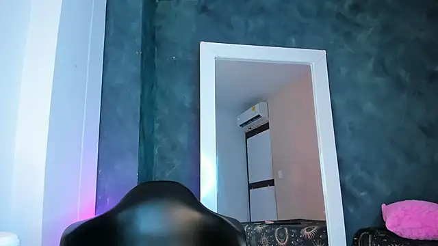 Snapshot of BySabrina chatting on March 31, 12:27 pm BySabrina online show from March 31, 12:27 pm