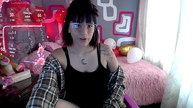 Snapshot of zara_erotic chatting on February 19, 8:38 pm zara erotic online show from February 19, 8:38 pm