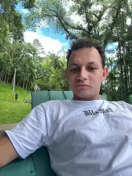 Snapshot of Enzogabrielll0501 chatting on February 13, 3:41 pm Enzogabrielll0501 online show from February 13, 3:41 pm