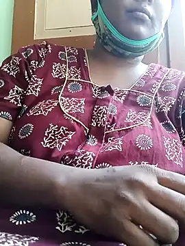 Snapshot of tamilkaviya431 chatting on April 13, 11:16 am tamilkaviya431 online show from April 13, 11:16 am