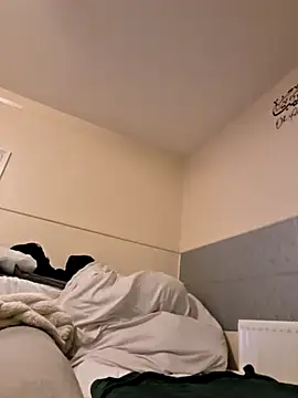 Snapshot of OnstagePortion chatting on February 13, 6:42 am OnstagePortion online show from February 13, 6:42 am