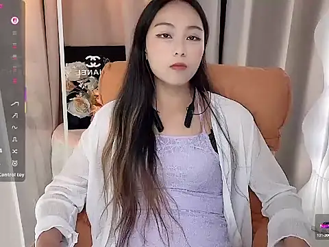 Snapshot of Lydia-668 chatting on February 13, 1:40 pm Lydia-668 online show from February 13, 1:40 pm