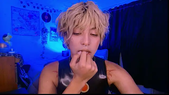 Snapshot of prince_oliverr chatting on February 21, 7:48 pm prince oliverr online show from February 21, 7:48 pm