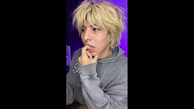 Snapshot of prince_oliverr chatting on April 3, 5:05 am prince oliverr online show from April 3, 5:05 am