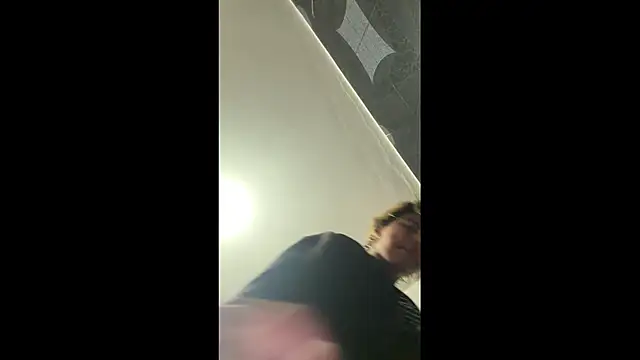 Snapshot of prince_oliverr chatting on April 4, 2:10 am prince oliverr online show from April 4, 2:10 am