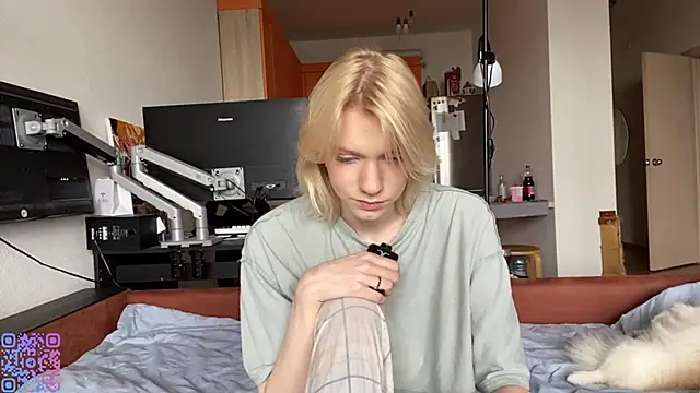 HirokoMassengills online show from March 23, 5:00 am