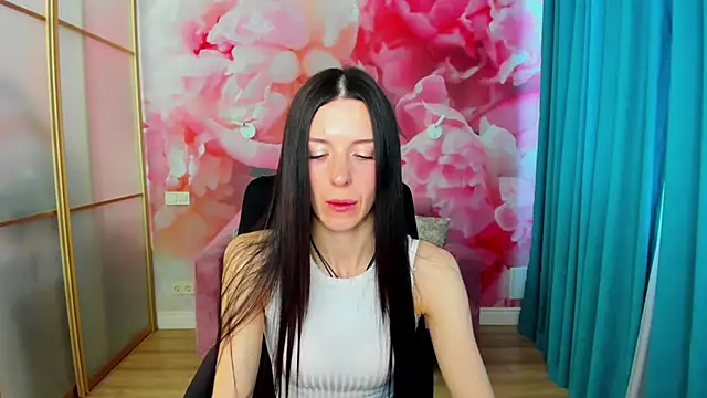 NoirDiva online show from May 5, 5:48 am