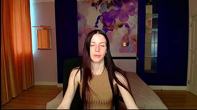 NoirDiva online show from May 12, 11:29 am