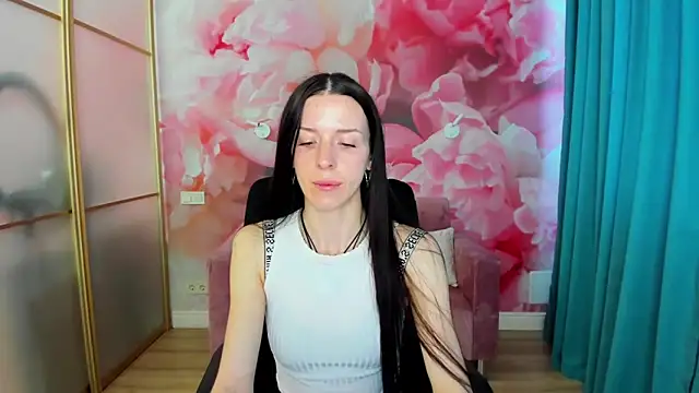 NoirDiva online show from May 19, 5:58 am