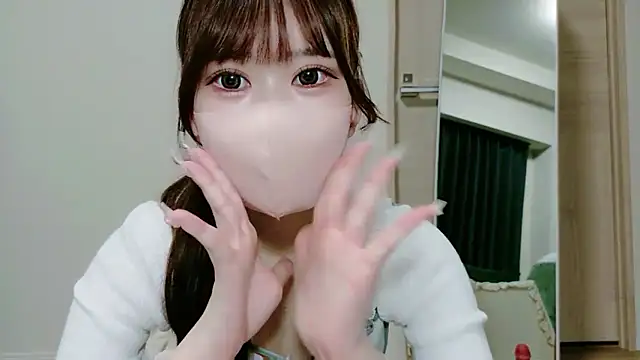 Snapshot of ukachan_ chatting on April 5, 2:36 pm ukachan online show from April 5, 2:36 pm