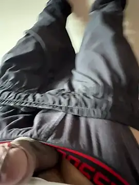 Snapshot of divyeshh69 chatting on February 14, 6:10 am divyeshh69 online show from February 14, 6:10 am