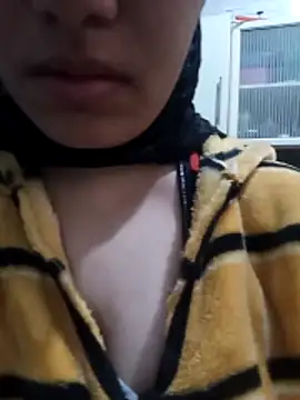 Snapshot of hend2u chatting on February 14, 10:01 am hend2u online show from February 14, 10:01 am