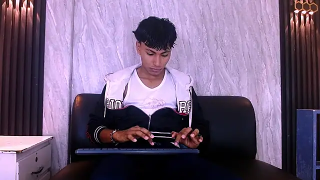 Snapshot of Kyle_Dimons chatting on March 27, 11:21 am Kyle Dimons online show from March 27, 11:21 am