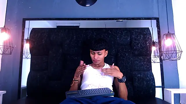 Snapshot of Kyle_Dimons chatting on March 29, 11:54 am Kyle Dimons online show from March 29, 11:54 am