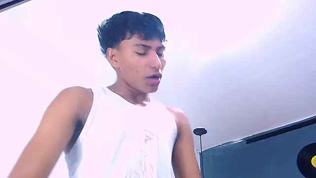 Snapshot of Kyle_Dimons chatting on April 1, 1:41 pm Kyle Dimons online show from April 1, 1:41 pm