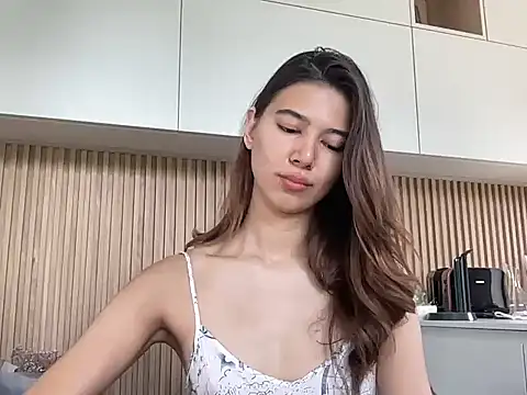 KiraVixenSweet online show from June 13, 9:40 am