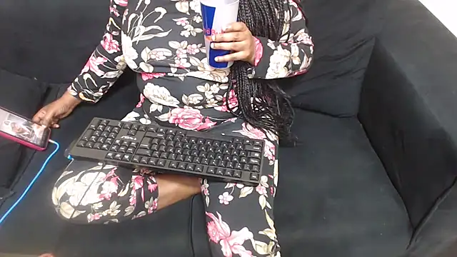 BustyNina41XX online show from March 27, 11:04 pm