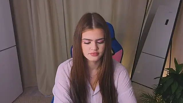 404CUTIE  online show from May 1, 5:12 am