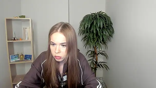 Snapshot of TishShazier chatting on February 14, 9:50 am TishShazier online show from February 14, 9:50 am