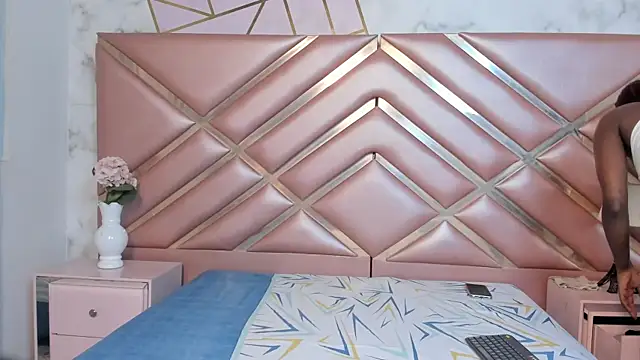 Snapshot of CharleneSmith chatting on April 6, 11:33 am CharleneSmith online show from April 6, 11:33 am