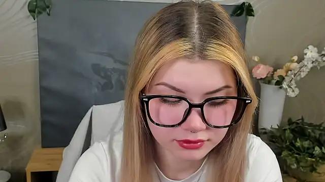 Snapshot of YongGIinski chatting on February 14, 7:05 am YongGIinski online show from February 14, 7:05 am