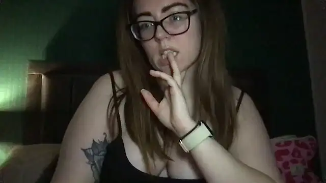 Snapshot of CurvyBx chatting on March 5, 8:38 pm CurvyBx online show from March 5, 8:38 pm