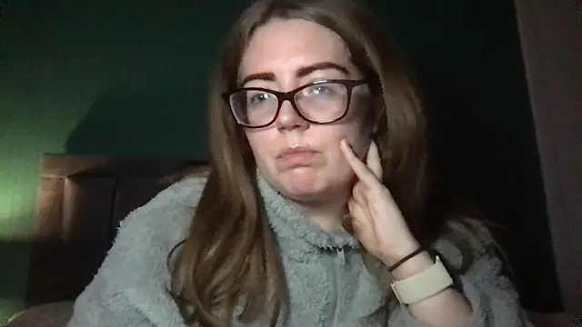 Snapshot of CurvyBx chatting on March 6, 8:05 pm CurvyBx online show from March 6, 8:05 pm