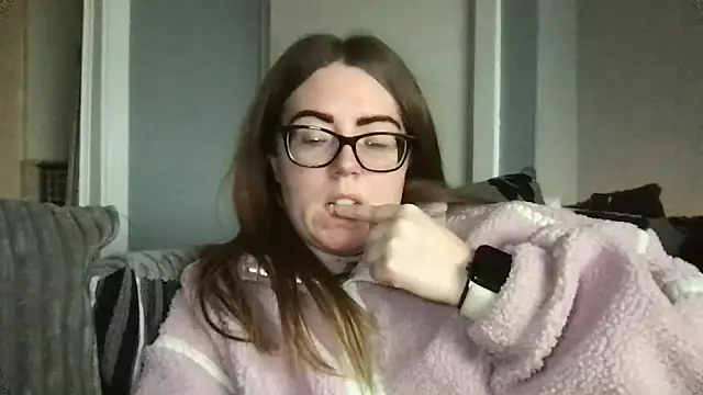 Snapshot of CurvyBx chatting on March 16, 2:43 pm CurvyBx online show from March 16, 2:43 pm