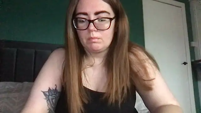 Snapshot of CurvyBx chatting on March 24, 12:21 pm CurvyBx online show from March 24, 12:21 pm