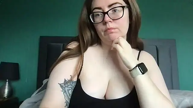 Snapshot of CurvyBx chatting on March 30, 9:43 am CurvyBx online show from March 30, 9:43 am