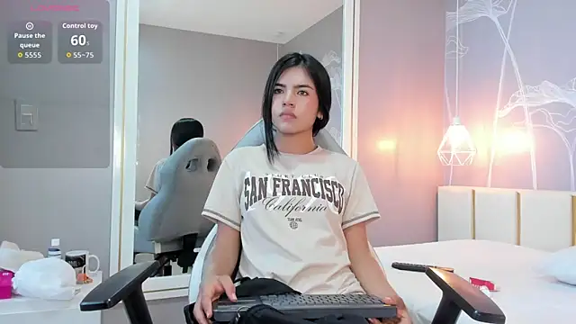 Snapshot of emily_cute4u chatting on March 11, 9:21 pm emily cute4u online show from March 11, 9:21 pm