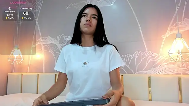 Snapshot of emily_cute4u chatting on March 31, 9:26 pm emily cute4u online show from March 31, 9:26 pm