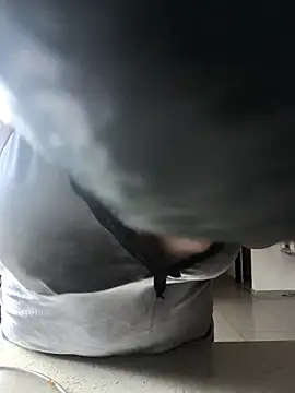 Snapshot of violet-grey chatting on March 8, 3:27 pm violet-grey online show from March 8, 3:27 pm