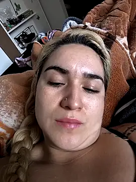 Snapshot of violet-grey chatting on March 17, 12:52 pm violet-grey online show from March 17, 12:52 pm