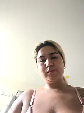 Snapshot of violet-grey chatting on April 7, 2:50 pm violet-grey online show from April 7, 2:50 pm