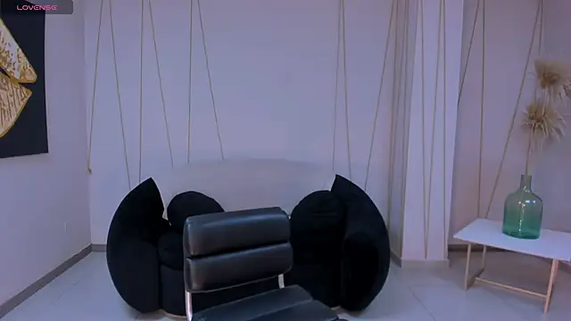 Snapshot of CarolineEvans_x chatting on February 20, 4:31 am CarolineEvans x online show from February 20, 4:31 am