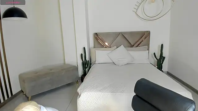 CarolineEvans x online show from March 19, 4:05 am