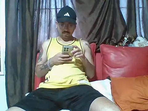 Snapshot of Karamel444 chatting on March 2, 11:33 pm Karamel444 online show from March 2, 11:33 pm