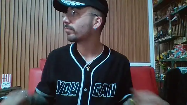 Snapshot of Karamel444 chatting on March 21, 7:28 pm Karamel444 online show from March 21, 7:28 pm