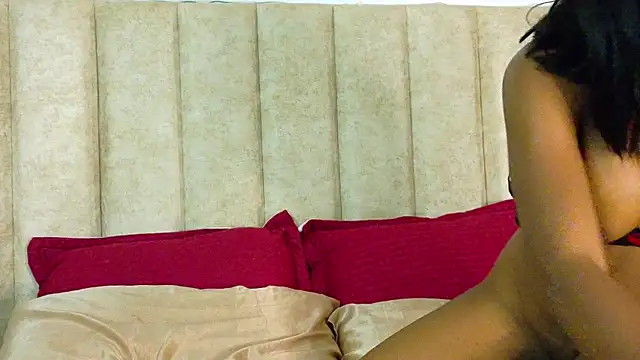 JustZoe  online show from May 2, 11:43 pm