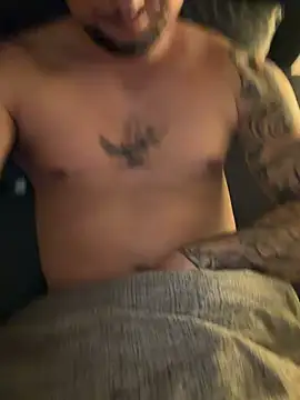 Snapshot of derallerechte001 chatting on April 4, 11:29 am derallerechte001 online show from April 4, 11:29 am