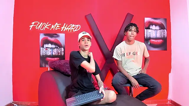 Snapshot of GREEN_BOYS chatting on February 15, 7:27 am GREEN BOYS online show from February 15, 7:27 am