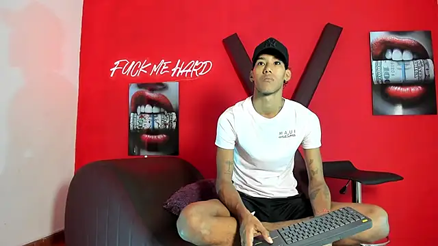 Snapshot of GREEN_BOYS chatting on February 26, 7:40 am GREEN BOYS online show from February 26, 7:40 am