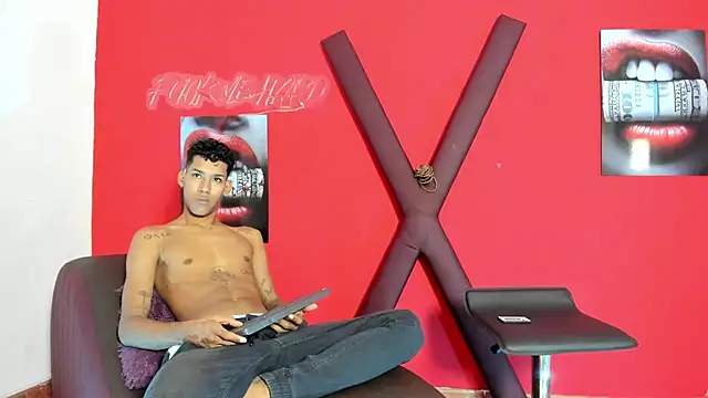 Snapshot of GREEN_BOYS chatting on March 4, 7:36 am GREEN BOYS online show from March 4, 7:36 am