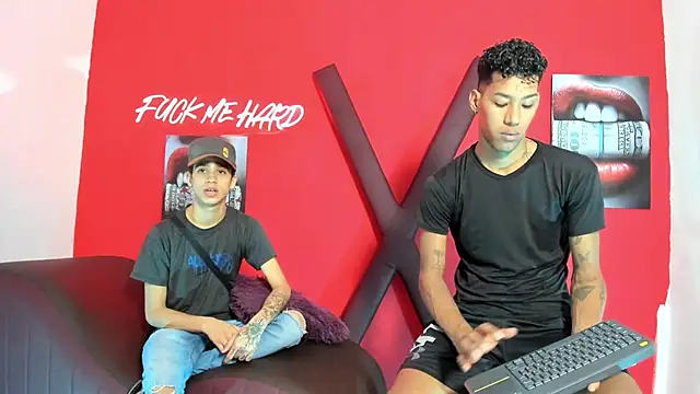 Snapshot of GREEN_BOYS chatting on March 5, 8:32 am GREEN BOYS online show from March 5, 8:32 am