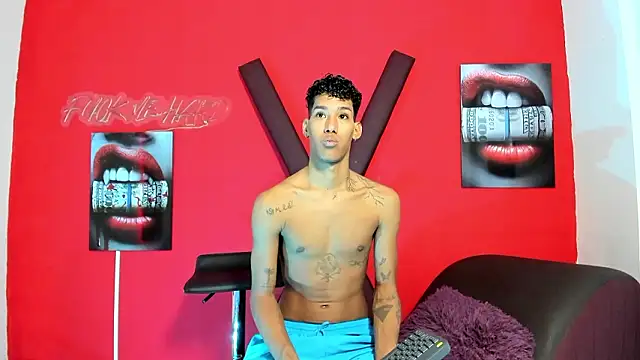 Snapshot of GREEN_BOYS chatting on March 10, 7:24 am GREEN BOYS online show from March 10, 7:24 am