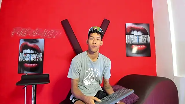 Snapshot of GREEN_BOYS chatting on March 12, 7:25 am GREEN BOYS online show from March 12, 7:25 am