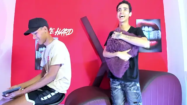 Snapshot of GREEN_BOYS chatting on March 13, 7:26 am GREEN BOYS online show from March 13, 7:26 am